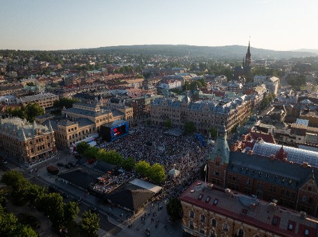 Fullt torg under sundsvall bjuder